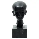 Cabeza de Una Princesa de Amarna, SXX, Bronce, patinado en color negro; con base de mármol