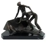 Jorge Hernández Garnica, MALETILLAS PRACTICANDO, Bronce, patinado en color marrón; con base de mármol negro