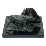 Jorge Hernández Garnica, FAROL DE RODILLAS, Bronce, patinado en color verde; con base de mármol negro