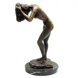 Gabriel Ponzanelli, BAÑISTA, Bronce, acabado color dorado; con base de mármol negro