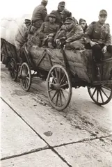 Krys Taconis, German soldiers leaving the Netherlands, Dutch-German border area, May 1945, 1945, Gelatin silver print, printed in 1989 on double-weight matte paper