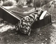 Alvin Langdon Coburn, Toodles (Elsie Thomas), 1908, Gelatin silver print, printed in the 1980s on double-weight semi-matte paper, in perfect condition. Black metal frame