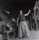Mariana Yampolsky, Woman of the Isthmus of Tehuantepec, Mexico 1973–79, 1973, Vintage silver print on semi-matte paper, flush-mounted on original cardboard