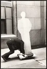Burk Uzzle, Outside of Tiffany's, New York City 1981, 1981, Gelatin silver print, printed 1989 on double-weight semi-matte paper