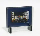 Jeroen Henneman, Erinnerung an.., Farbserigrafie jeweils auf vier Plexiglasscheiben in einen Halter gesteckt.