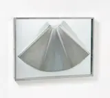 Heinz Mack, Ohne Titel (Flügel), 1974, Aluminium, Plexiglas und Holz in Kastenrahmen