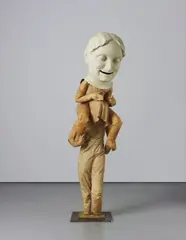 Juan Muñoz, Untitled (false pride-carried on the back of shame), 1993, polyester resin, zolatone paint, cellophane and linen