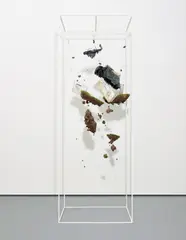 Jorge Mayet, Desecha en menudos pedazos, 2008, metal structure, electrical cable, paper mache, recycled paper, textile and acrylics