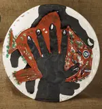 Pablo Picasso, Mains au poisson (Hands with Fish), 1953, Red earthenware round dish painted in colors, engraved and partially glazed,