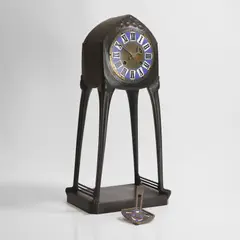 Albin Camillo Müller, Cast bronze Secessionist mantel clock, c.1905, the pendulum enamelled with a bird