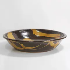 Clive Bowen, Large slipware charger with trailed decoration, slip-glazed earthenware