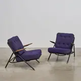 Hans J. Wegner, Paire de fauteuils GE215, A pair of 'GE215' armchair in oak, lacquered metal, fabric and leather by Hans J
