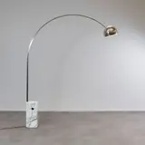 Lampadaire Arco by Achille & Pier Giacomo Castiglioni, Marbre de Carrare, acier inoxydable et aluminium, sold Sep 2024