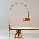 Joe Colombo, Lampe de table agraffe Spider, A 'Spider' clamp table lamp in lacquered metal and chrome-plated metal by Joe Colombo designed in 1965 and edited by O'Luce