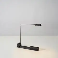 Tommaso Cimini, Lampe de table Cloe, A 'Cloe' table lamp in steel and cast-iron by Tommaso Cimini designed in 1975 and edited by Lumina