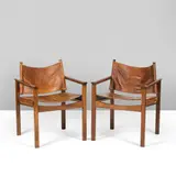 Michel Arnoult, Paire de fauteuils Peg Lev, dit Safari, A pair of 'Peg Lev' armchairs, also called 'Safari', in sipo and original leather by Michel Arnoult designed in 1968