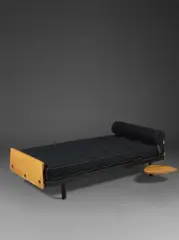 Jean Prouvé, Lit S.C.A.L. N. 450 à tablette pivotante créée par Charlotte Perriand