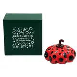 Red Pumpkin Naoshima by Yayoi Kusama, Escultura en resina laqueada sin número de tiraje, offered Jan 2025