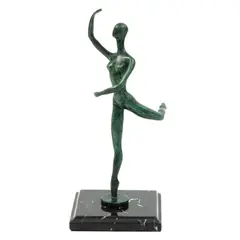 Bailarina En Punta, SIGLO XX, Bronce, patinada en color verde; base de mármol negro