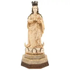 Virgen Inmaculada, ORIGEN HISPANO-FILIPINO, SIGLO XVIII, Talla en marfil con alma de madera detalles entintados y dorados, con corona de plata ley 0.925 y base de madera emplacada en marfil esgrafiado y entintado