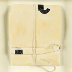 Ouhi Cha, "Les voix de la mémoire 6.", 2003, Öl auf gefalteter Leinwand, mit Schnur umwickelt