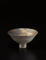 Footed bowl by Lucie Rie, circa 1974, Porcelain, golden manganese and matte black glaze, offered Dec 2014