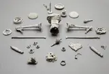 Damián Ortega, Auto construcción, caja de velocidades, 2005, cast concrete, in 32 parts