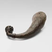 Bamum, Ceremonial drinking horn, carved horn, metal, beeswax