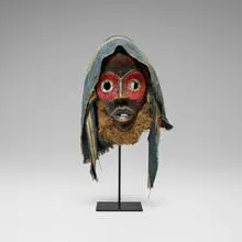 Dan, Mask, carved and painted wood, fibers, cloth