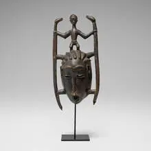 Baule, Mask with figure holding serpents, carved and painted wood