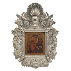 Icono, RUSIA, CA, 1900, Óleo sobre madera; marco de metal plateado con relieves de acantos