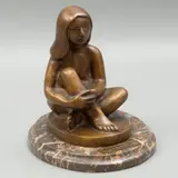 DESNUDO FEMENINO (SEDENTE) by Maricela Aguilar Reyes, Bronce, acabado dorado; con base de mármol veteado, offered Oct 2024