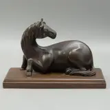 Caballo, SIGLO XX, Bronce, patinado en color marrón; con base de madera