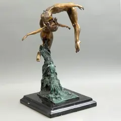 Julián Bravo, TRITÓN Y SIRENA, Bronce, patinado en tono verde y marrón; con base de mármol negro
