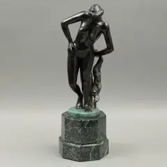 SIGLO XX by Baño de Venus, Bronce, patinado en color marrón y verde; base de mármol veteado, sold Aug 2024