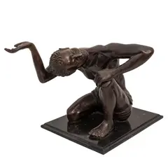 Atlante, SIGLO XX, Bronce, patinado en color marrón; con base de mármol negro