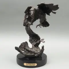 Fighting Eagle*, SIGLO XX, Bronce, patinado en color marrón; con base de mármol negro