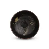 Southern Song Dynasty A Chinese Jizhou 'Prunus' Bowl, Its everted rim carefully formed with a raised ridge on the interior and slightly recessed edge on the exterior, its wide well cursorily painted with a flowering prunus branch beneath a crescent moon in buff colored slip against a dark chocolate brown ground slip that extends onto the exterior walls, stopping unevenly above the foot., 澳洲堪培拉私人收藏，2005年4月20日購自 Joshua McClellan Print Room（附原始發票副本）