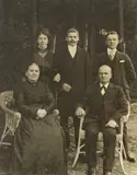 August Sander, Familienportrait, Passepartoutausschnitt: 27,5 x 22cm (Passepartout: 42,5 x 35,5cm)