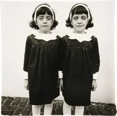 Diane Arbus, Identical Twins Cathleen (l) and Colleen, Roselle, N.J., 1966, Gelatin silver print