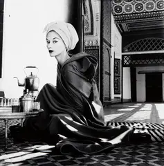 Irving Penn, Woman in Palace, Marrakech, Morocco (Lisa Fonssagrives-Penn), 1951, Selenium toned gelatin silver print, printed 1992