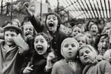 Alfred Eisenstaedt, Children at a Puppet Theater, Paris