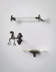 Armand-Albert Rateau, Wall fixture, towel rail and shelf, circa 1925, Patinated bronze, glass, gilt-edged plate glass