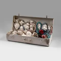 Paul Van Hoeydonck, La valise de Mr Ensor (Mr Ensor's suitcase), 1985, mixed media