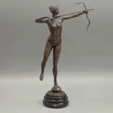 Diana (americana)*, SIGLO XX, Bronce, patinado en color marrón; base de madera ebonizada