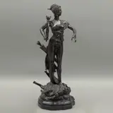 Diana Victoriosa*, SIGLO XX, Bronce, patinado en color marrón; base de madera ebonizada