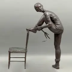 Javier Villarreal, BAILARINA (AMARRANDO ZAPATILLAS), Bronce, patinado en tono marrón