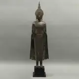 Buda, SIGLO XX, Bronce, patinado en color verde; base de conglomerado en acabado negro