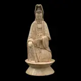 Guan Yin, CHINA, SIGLO XX, Talla en hueso, emplacado y esgrafiado, tinta negra y sepia
