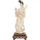 Dama Oriental, CHINA, SIGLO XX, Talla en marfil con detalles entintados y base de madera